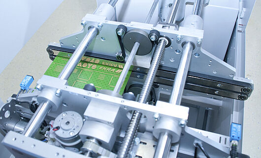 Handling maschine, Innenansicht einer Drehstation mit Leiterplatte.