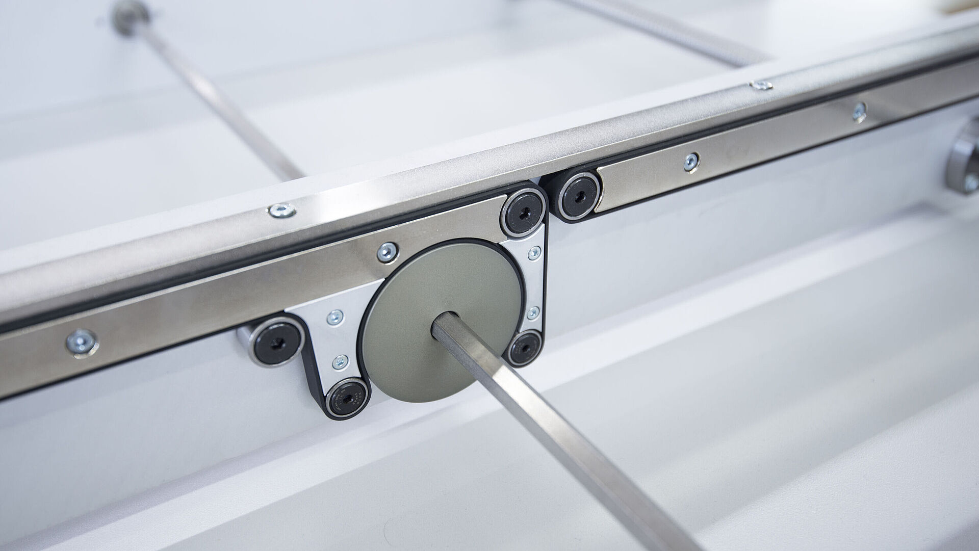 Interior view of a handling transport module, deflection pulley.
