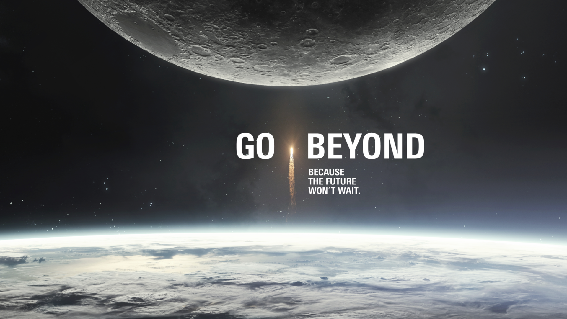 Bild des Weltraums, oben ein Teil des Mondes und unten die Erdoberfläche. In der Mitte ist eine Rakete mit der Aufschrift „Go Beyond“ zu sehen.