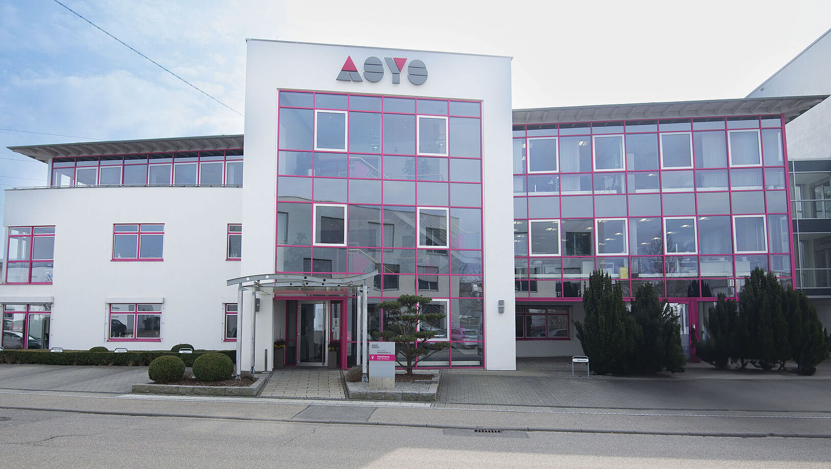 Frontansicht eines Gebäudes.